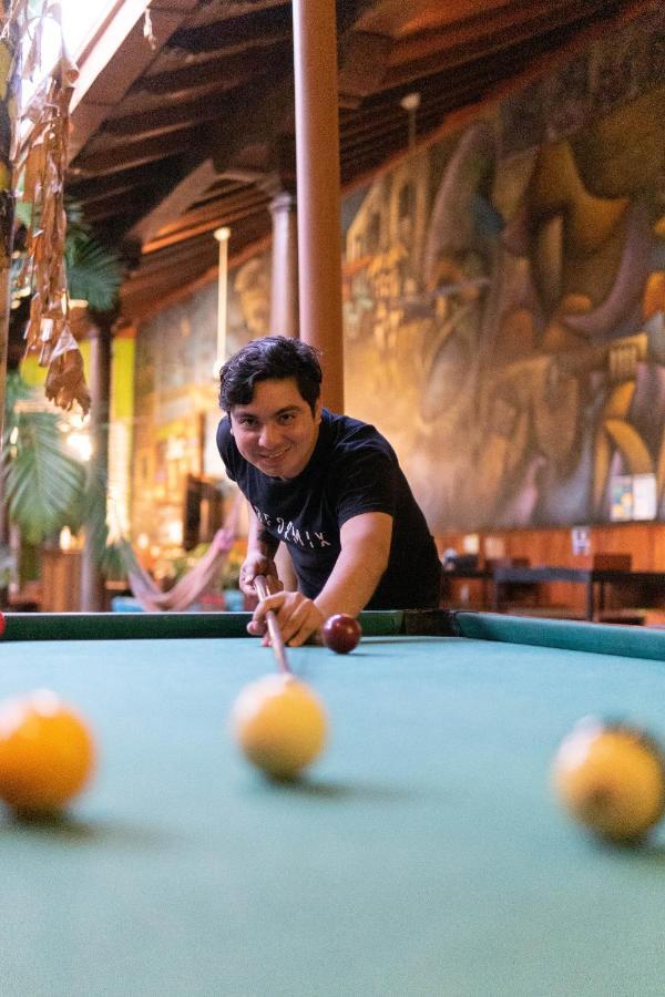 Oasis Hostal *